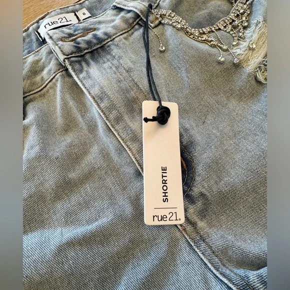 RUE21 EMBELLISHED BLING RHINESTONE SHORTS - Picture 4 of 13